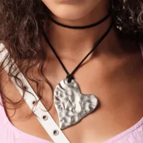Urban Outfitters Jewelry - Urban Outfitters Chunky Black Silver Textured Heart Choker Necklace